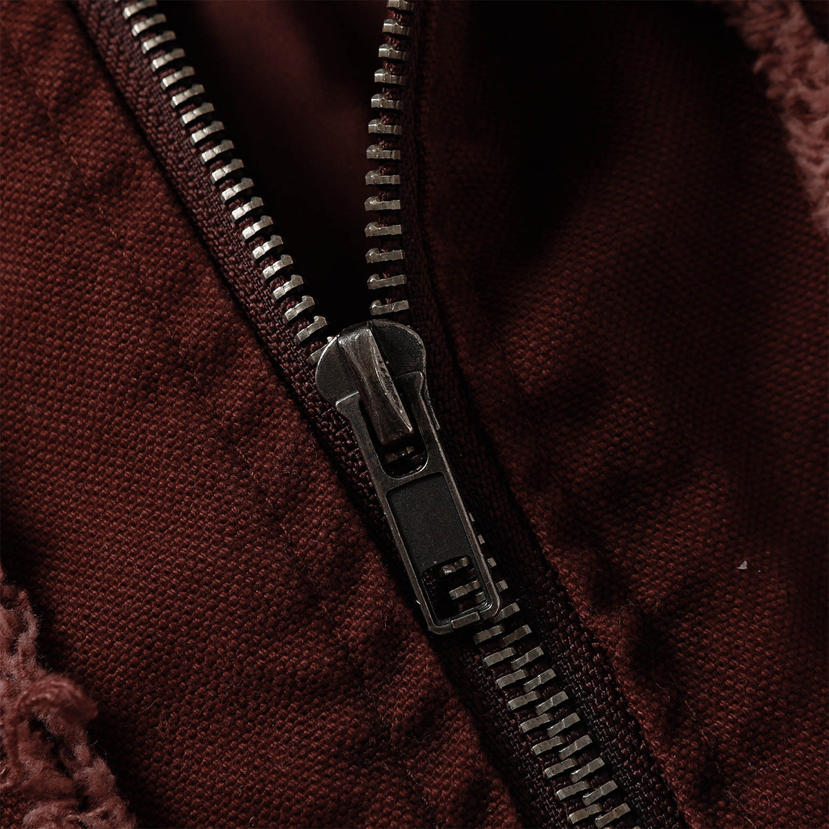 Zip Distressed Rouge